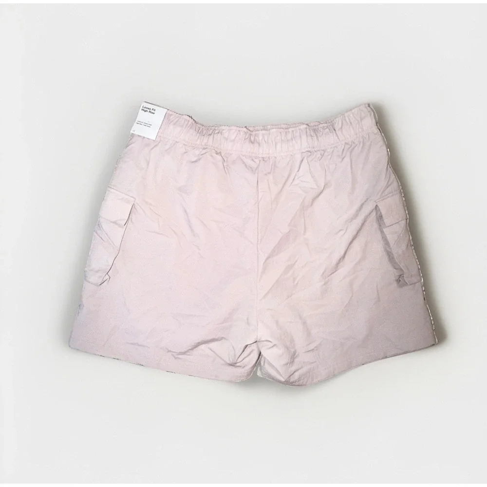 Nike Woven Cargo Shorts Pockets Woman's Size XL Loose Fit High Rise Lined Pink
